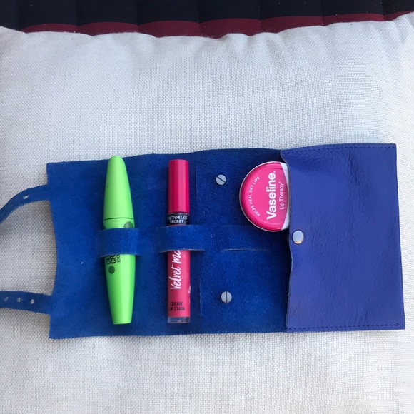 ‘This Is Ground’ Leather Multi Cord Organiser - Picture 13 of 14